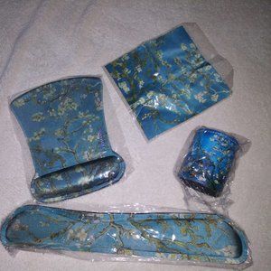 NEW 4 PIECE DESK SET ~ MOUSE PAD, WRIST REST, PEN HOLDER, CLEANING CLOTH